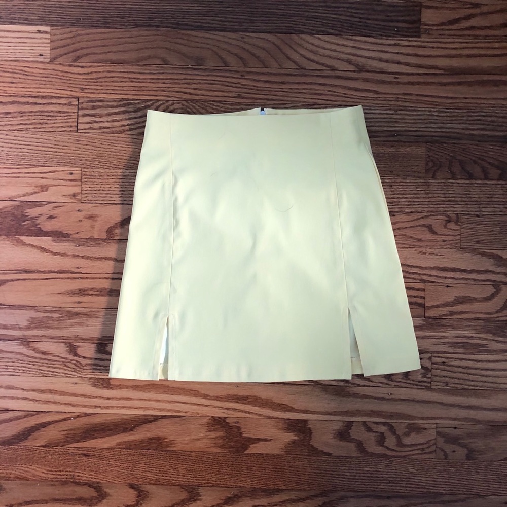 high waisted yellow skirt